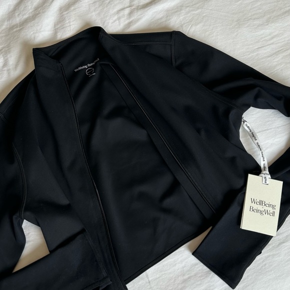 Revolve black active wear jacket - Picture 3 of 3